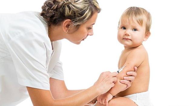 Tiêm phòng cho trẻ sơ sinh trễ vắc-xin sởi 1 tháng có nguy hiểm không? - Ảnh 1